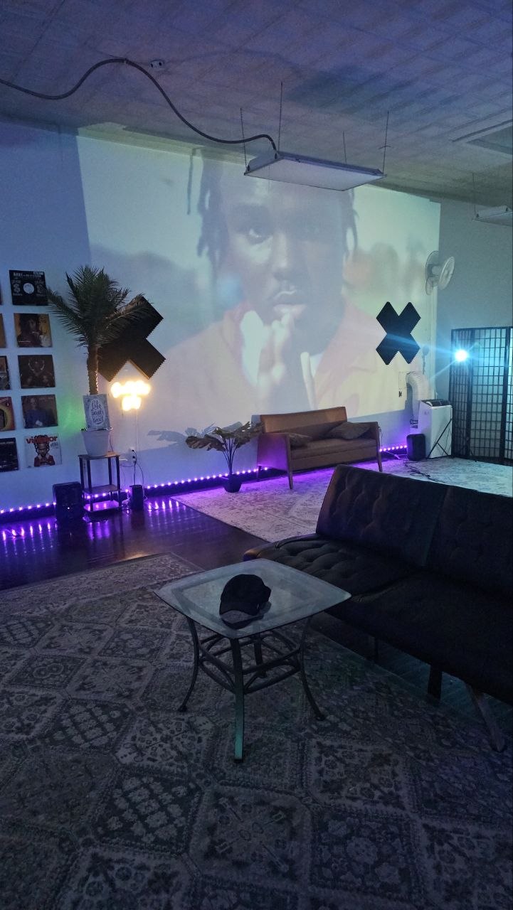 Studio Lounge with Projection